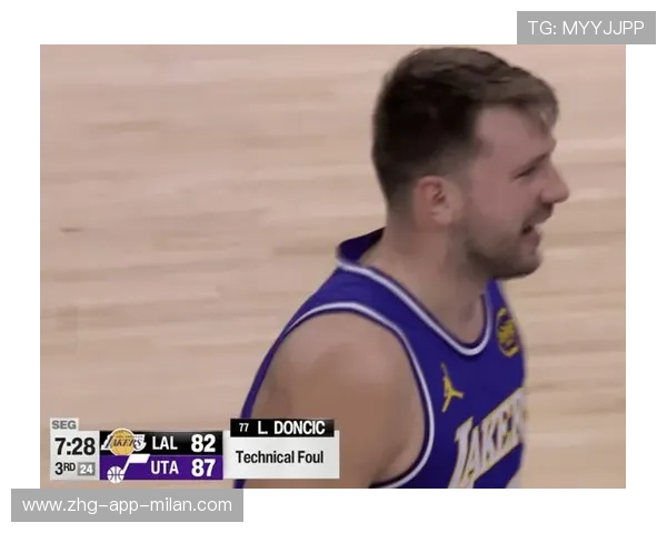 东契奇单手暴扣，快攻节奏引爆全场气氛